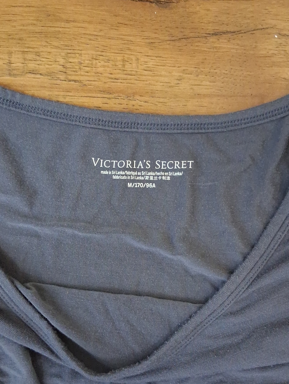 Victoria's Secret Women’s Gray Twist-Front Crop Top Short Sleeves Medium - Picture 16 of 16